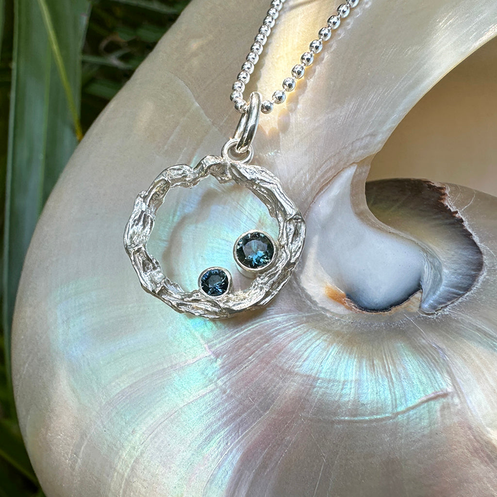 Ethically sourced Australian parti sapphires set in a coral textured circle necklace