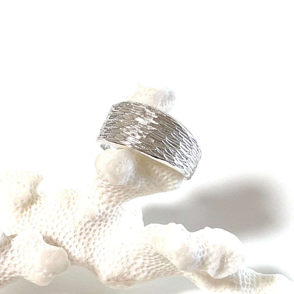 Adjustable wide Pandanus Ring