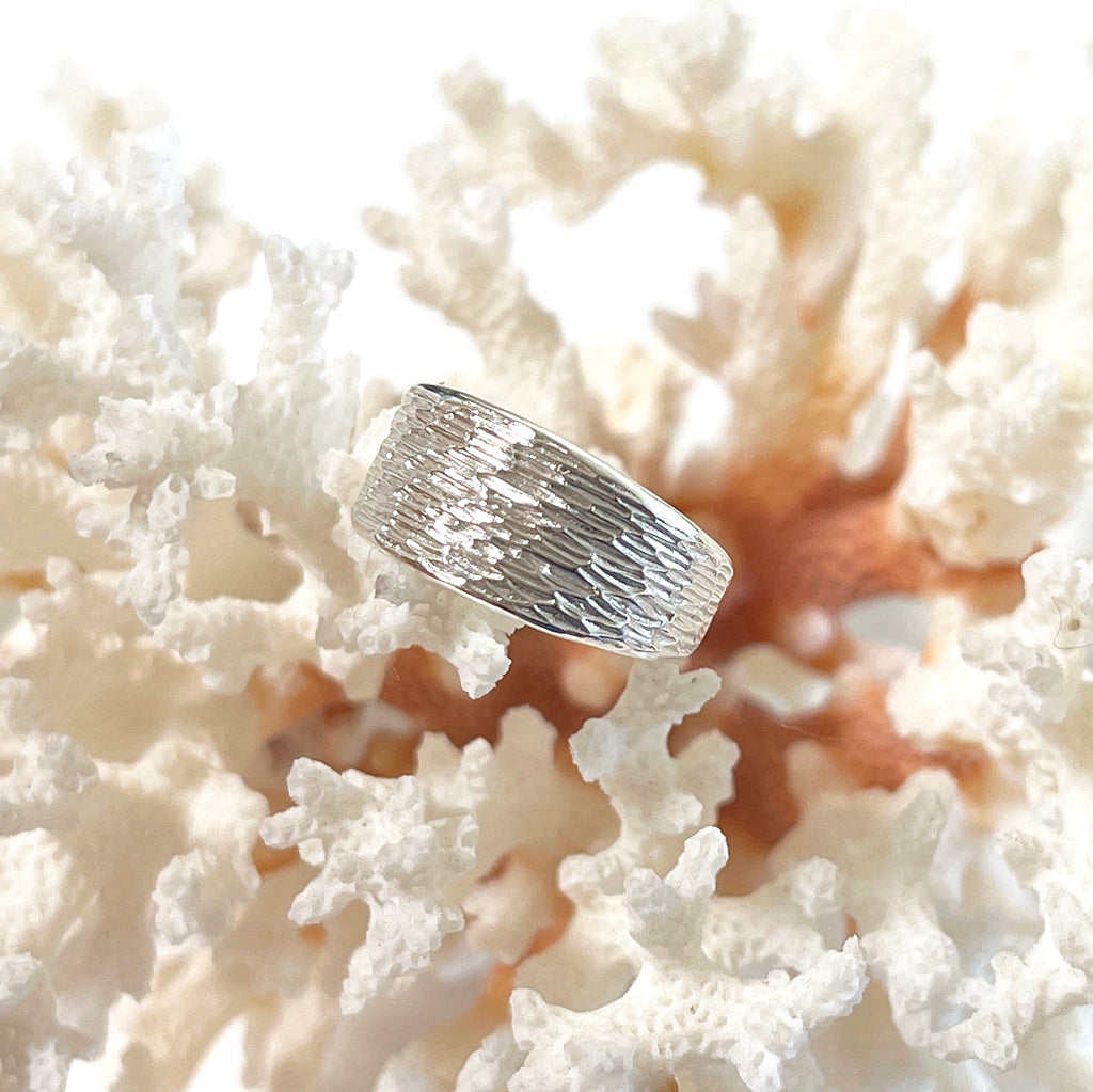 Adjustable wide Pandanus Ring